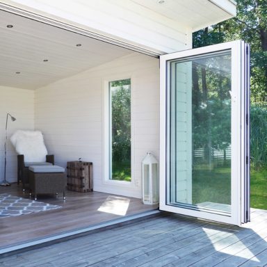 Öppna hela väggen med ett svensktillverkat Vikparti från Halle System AB