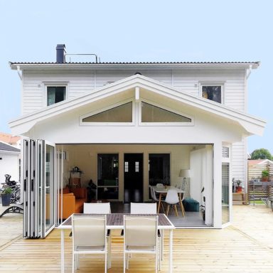 Vikparti öppnar hela huset så att uterummet blir integrerad i huset