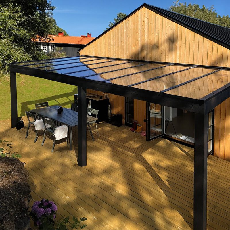 PC Tak – Plan glasklart tak med svarta profiler