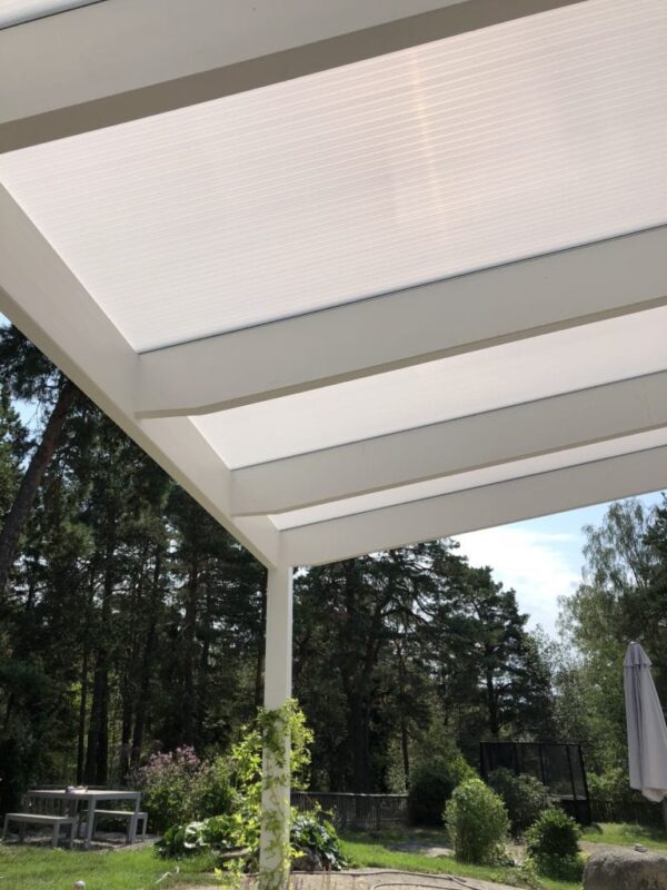 Kanalplasttak på en limträstomme