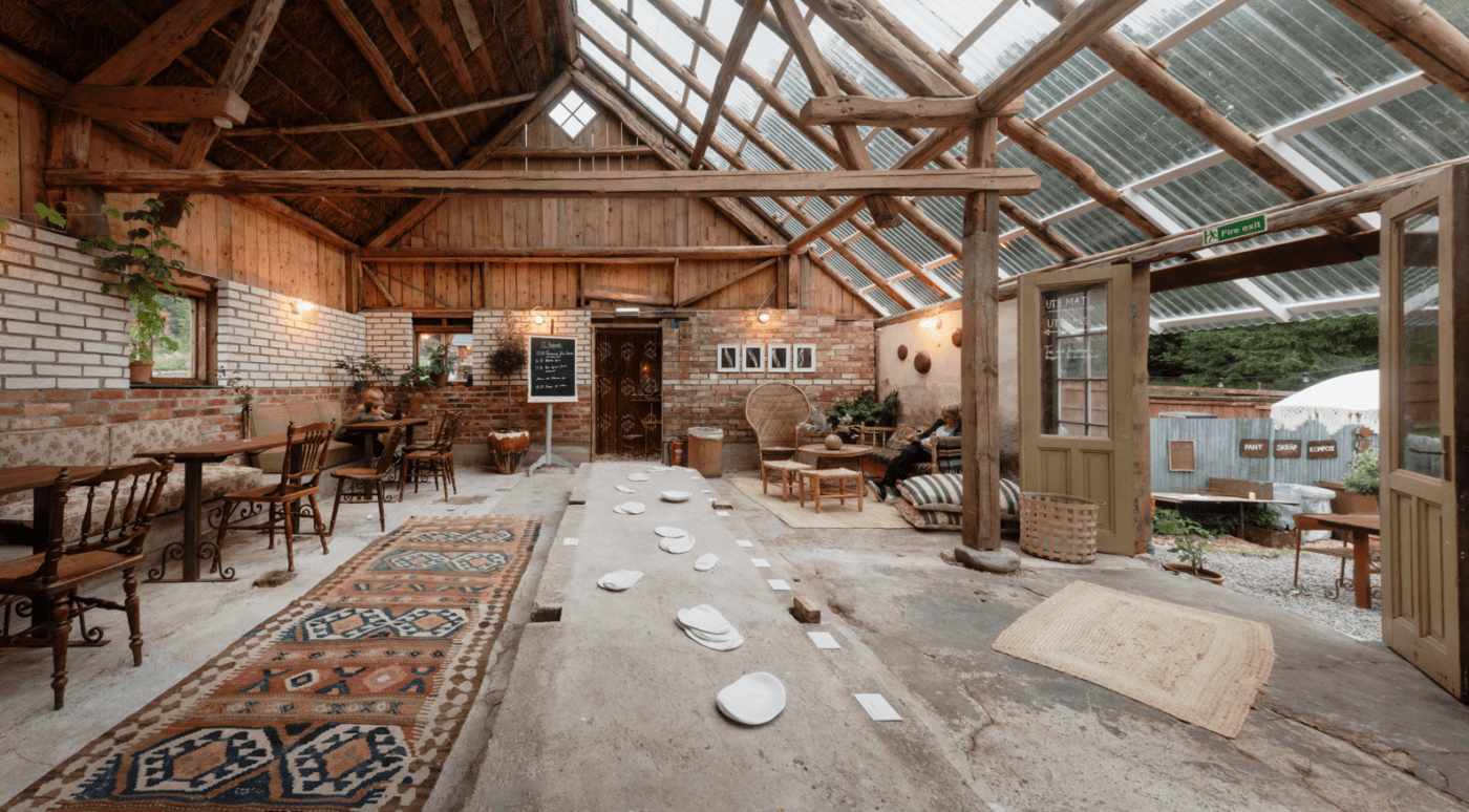 Plasttak till uterum ridhus och ljusinsläpp