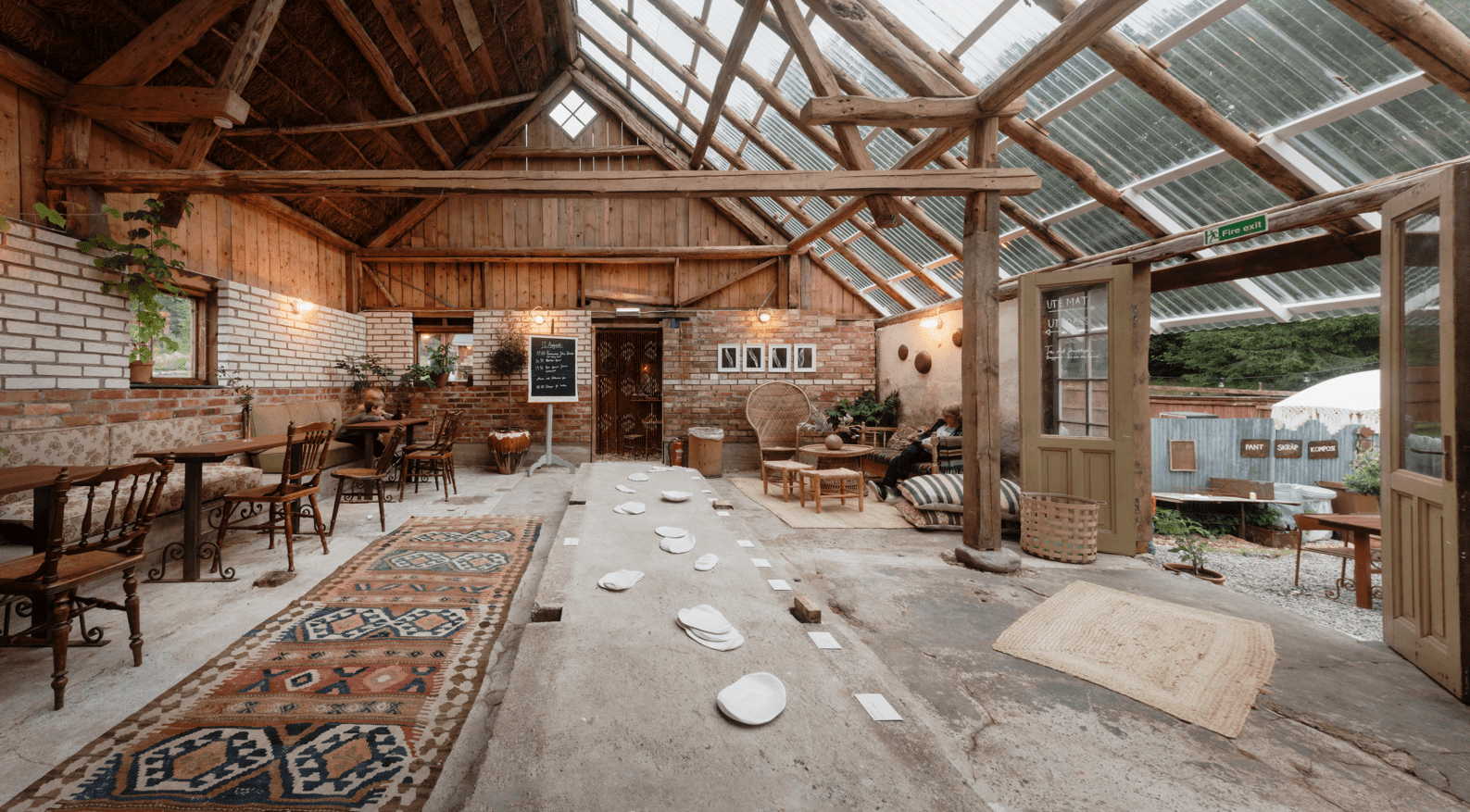 Plasttak till uterum ridhus och ljusinsläpp