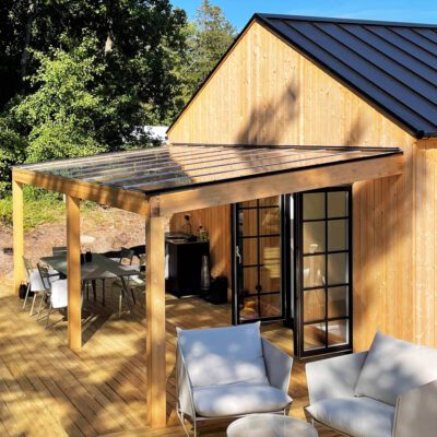 Ett uterum med PC-Tak med utgång från boningshus