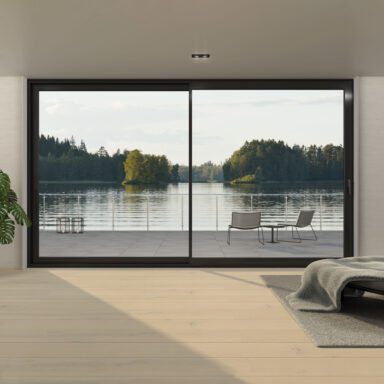 Halle aluminiumsystem från sapa med skjutbara glaspartier i husfasaden