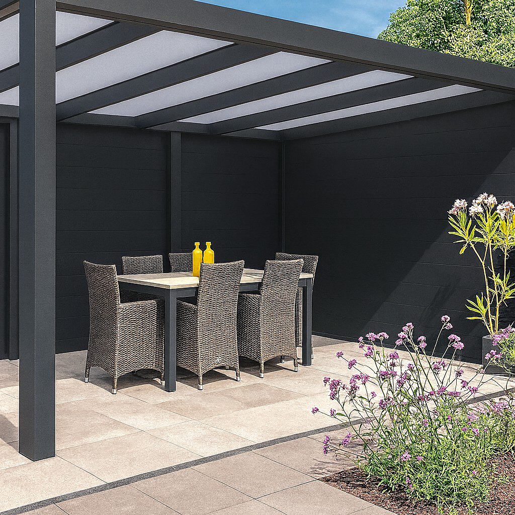 Fristående pergola med aluminiumpanel och kanalplasttak